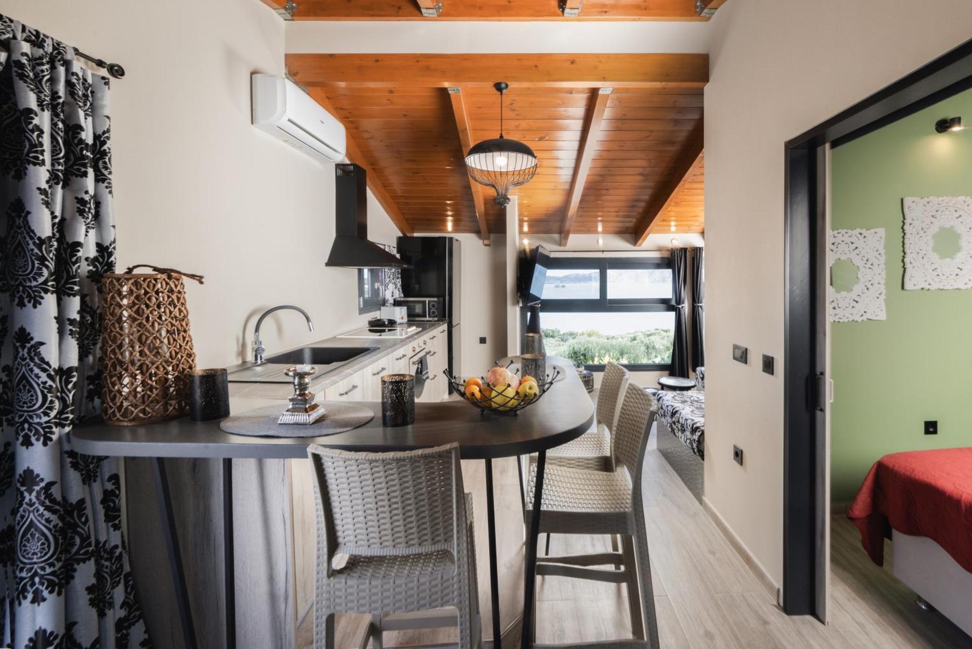 Вилла Athenea Villas, Private Pools & Gardens Керион