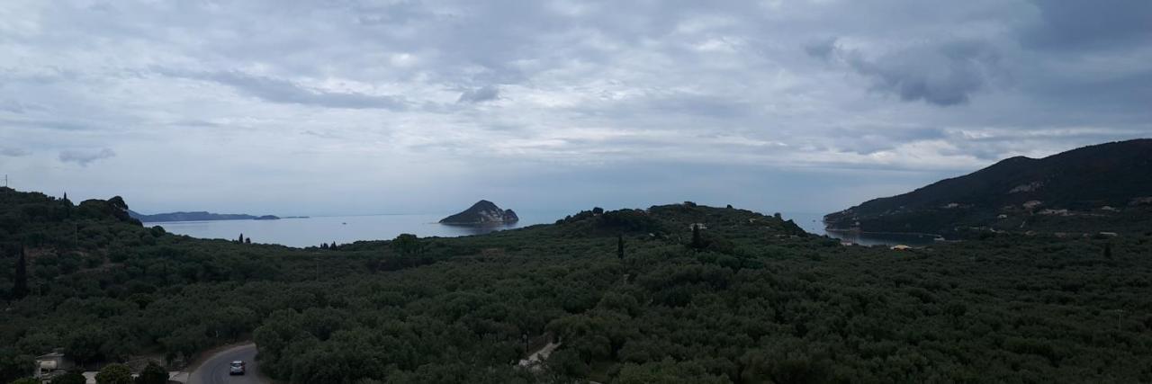 Athenea Villas, Private Pools & Gardens Keri