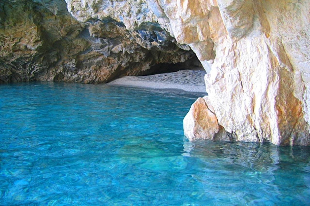 Villa Athenea Villas, Private Pools & Gardens *